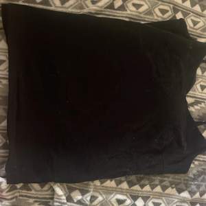 Ett svart linne använd få tal gånger 