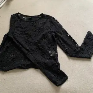 Denna tröja är från Gina och den kan man ha över en vanlig tröja det är så fint men inget jag andvänder längre!🥰🤍orginal pris : 150kr