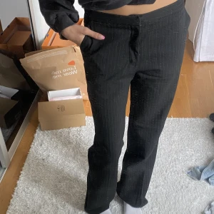 Inwear kostymbyxor  - Lågmidjade Inwear kostymbyxor som inte kommer till användning längre 💕 jag är ca 174