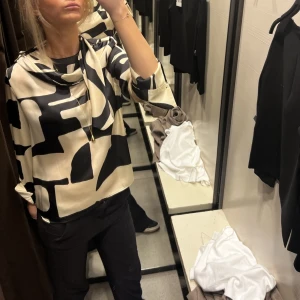 Topp - Fin topp ifrån zara, aldirg använd 