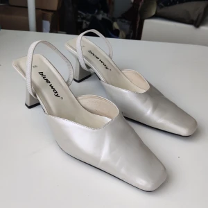 Silverklackar - Superfina silverklackar från 2000-talet! Ingen tydlig defekt. Inga fler bilder. Vinnande bud betalar med köp nu 