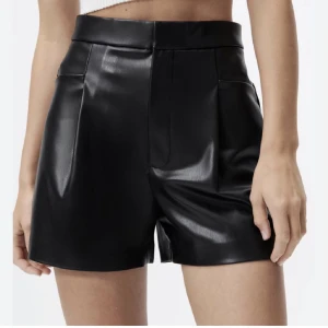 Shorts - Säljer mina skinnshorts från zara då dem inte kommer till användning💕