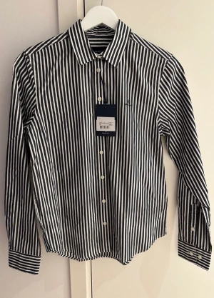 Skjorta Gant  - Skjorta ifrån Gant Aldrig använd  Nypris 999kr 