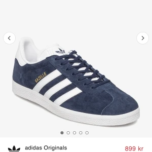 Skor - mörkblåa Adidas skor (gazelle). Använda en gång pga fel storlek, storleken är 38 och skulle säga att den är lite liten i storleken. priset + frakt !