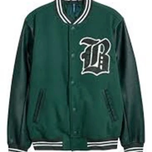 Baseball jacka - En grön baseball jacka från H&M. jag köpte den på plick för två år sedan för 450kr. Storlek M. kan skicka mer bilder i dm.  pris: 200kr frakt: 79kr❤️ ❗️priser kan diskuteras❗️