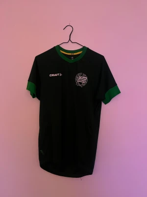 Bajen tröja + hoddie  - Storlek S på tröjan och Xs på hoddien 