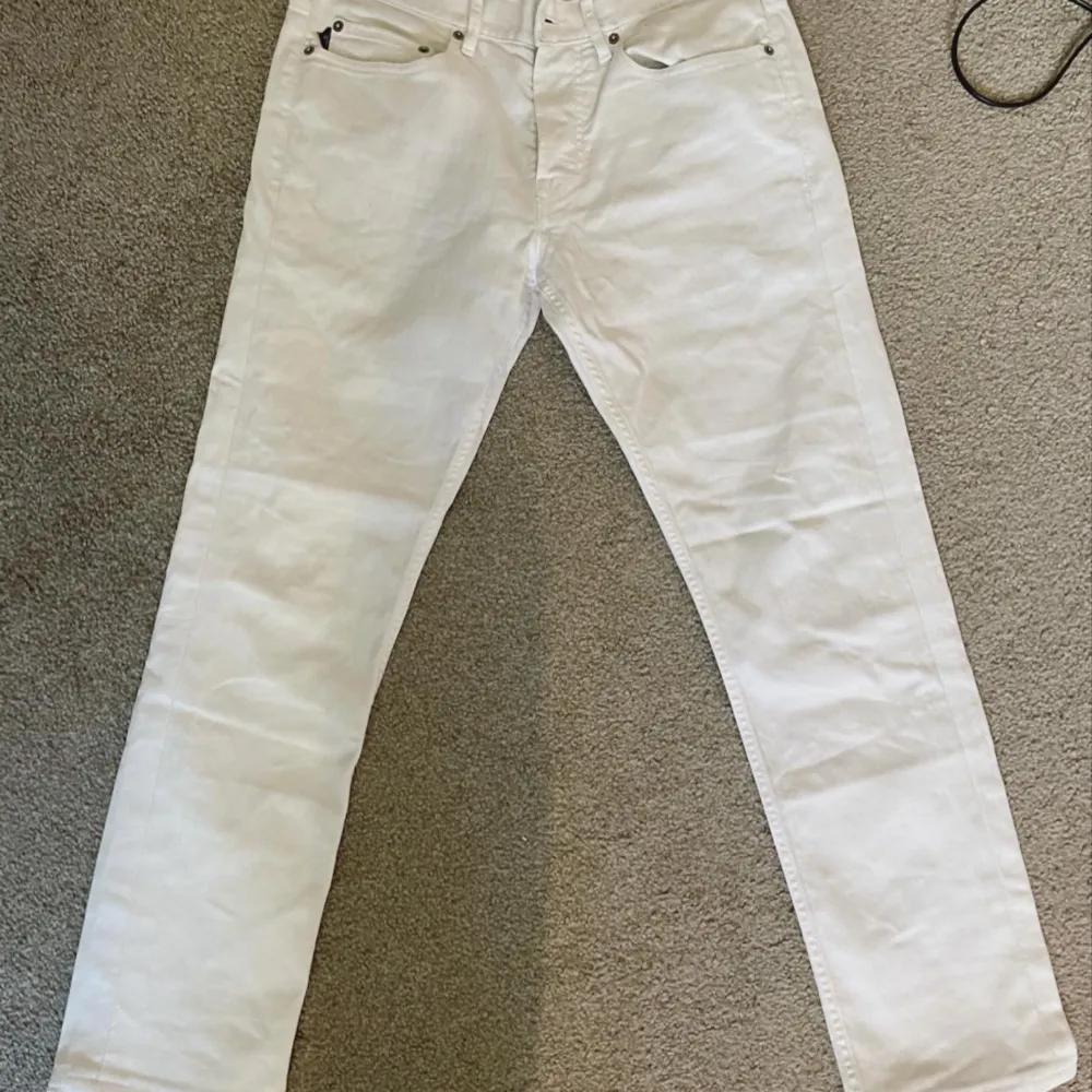 (New) ForSale:1999kr Retail:3.600kr Stone Island Straight Fit Jeans(White) Size:W30 L34 Condition:9/10 Slightly Used Dm for more info&pics. Jeans & Byxor.