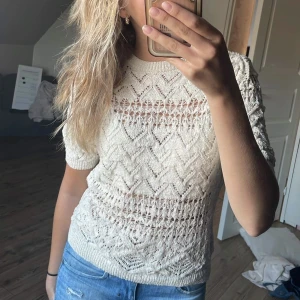 Tröja💕 - En jättefin tröja från zara! Säljer pågrund av att den inte kommer till någon användning tyvärr❤️