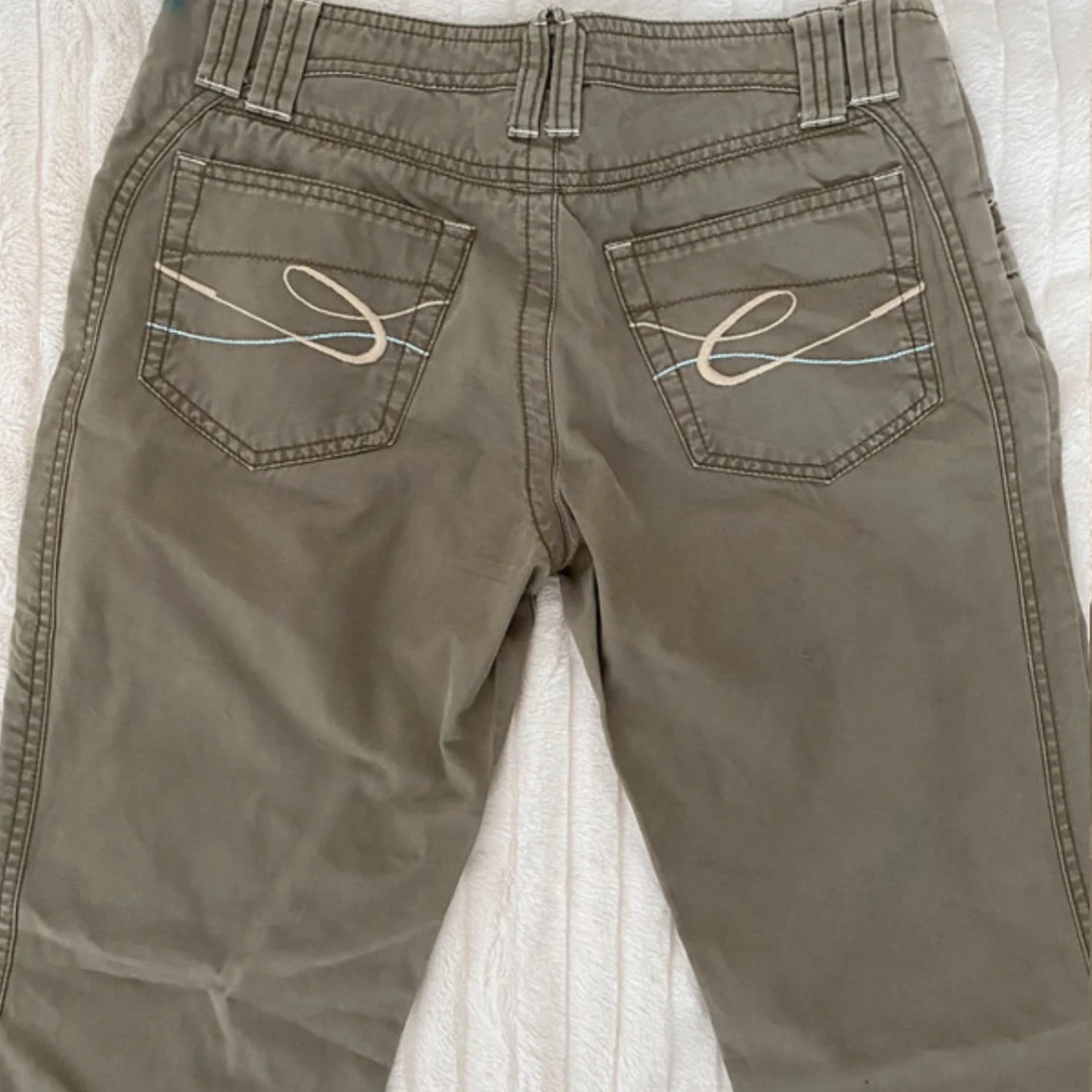 Gröna lågmidjade byxor