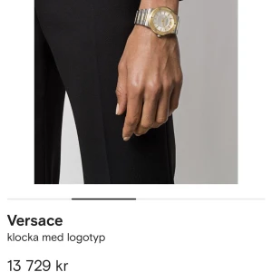 Versace Greca Logo - Hej Jag säljer en helt oanvänd (plast och lapp sitter kvar) Versace greca logo klocka.   Skriv för mer bilder eller frågor.   Tar emot bud. 