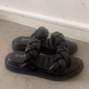 Tofflor - Tofflor till sommaren, storlek: 40, inte använda, helt nya