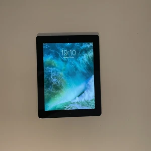 iPad  - Äldre version men inga tecken på skada eller software problem