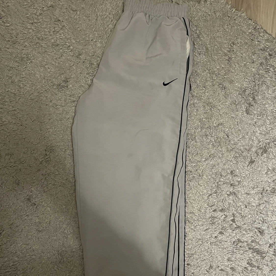 Gråa Nike trackpants  - 91