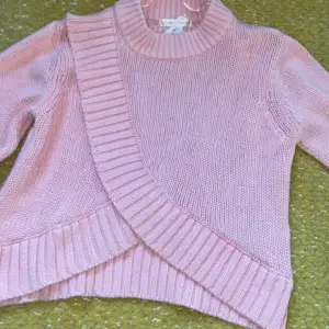 Denna rosa tröja/iza and elle  i 146/152 i zize  från Gina säljer jag inga defekter skriv för pris och bild på 