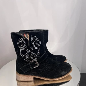 Boots  - Fina boots men det finns defekter 
