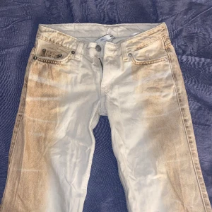 low waist  - väldigt unika jeans, kommer inte till någon användningen, priset kan diskuteras.