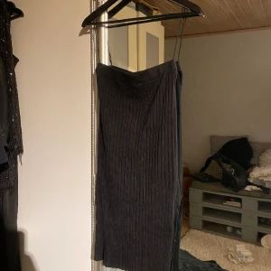 Ribbad midi kjol - Ribbad midi kjol🤍 perfekt till sommaren och våren