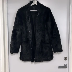 Pälsjacka - Använt men bra skick från Vero Moda. 