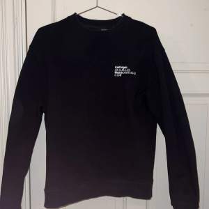 Säljer en Sweatshirt Från Axel Arigato ”Made in Portugal” Storlek M  Pris: 999kr Nypriset: Runt 2000kr 