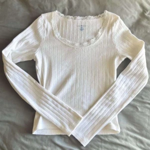 Tröja  - Säljer denna supersnygg tröjan i st xs, jätte bra skick 