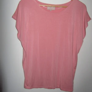 Rabalder superskön topp Nyskick Stl S  - Fantastiskt kvalite! Mjuk och skön material  Rabalder Stl S  Knappt använd 