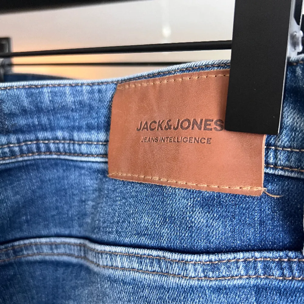 Nya jeans, använd 1 gång. Ny pris 899kr. Regular. 💙. Jeans & Byxor.