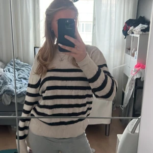Stickad tröja - Superfin tröja, kommer inte till användning längre! 