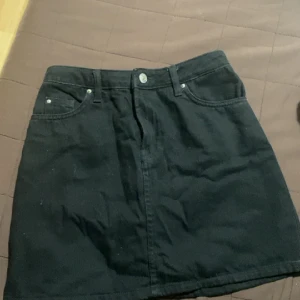 Korta kjolar  - Väldigt fina och oanvända kjolar! Alla 3 för 70kr! Och 30kr/st!