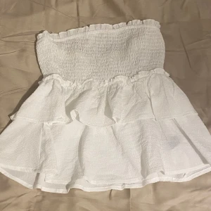 Volang topp  - Fin volangtopp man kan ha under en kofta eller om man ska utomlands 