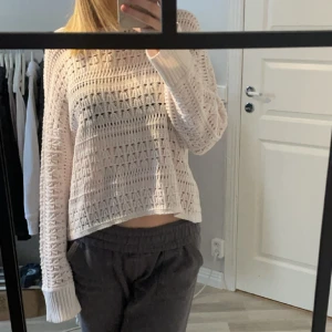 Stickad tröja - Super fin vit stickad tröja!🤍 Använd  men i bra skick!
