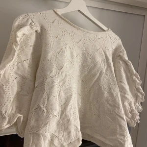 Gina blus  - Så söt blus!  Använd men i bra skick.  Säljer för att den inte kommer till användning.