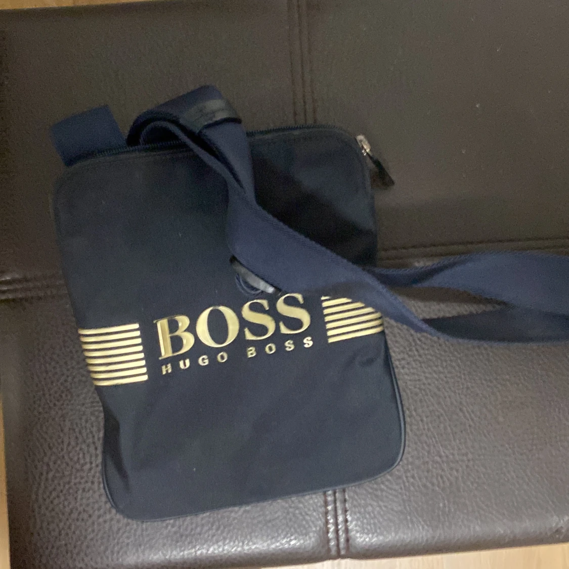 Hugo boss väska  - 90