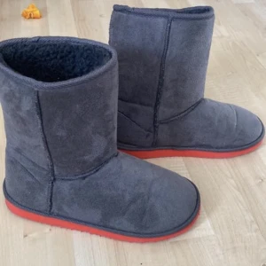 Skor - Vinterskor storlek 39 50kr knappt använda