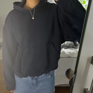 Hoodie  - Supersnygg hoodie passar till allt! Passar som S