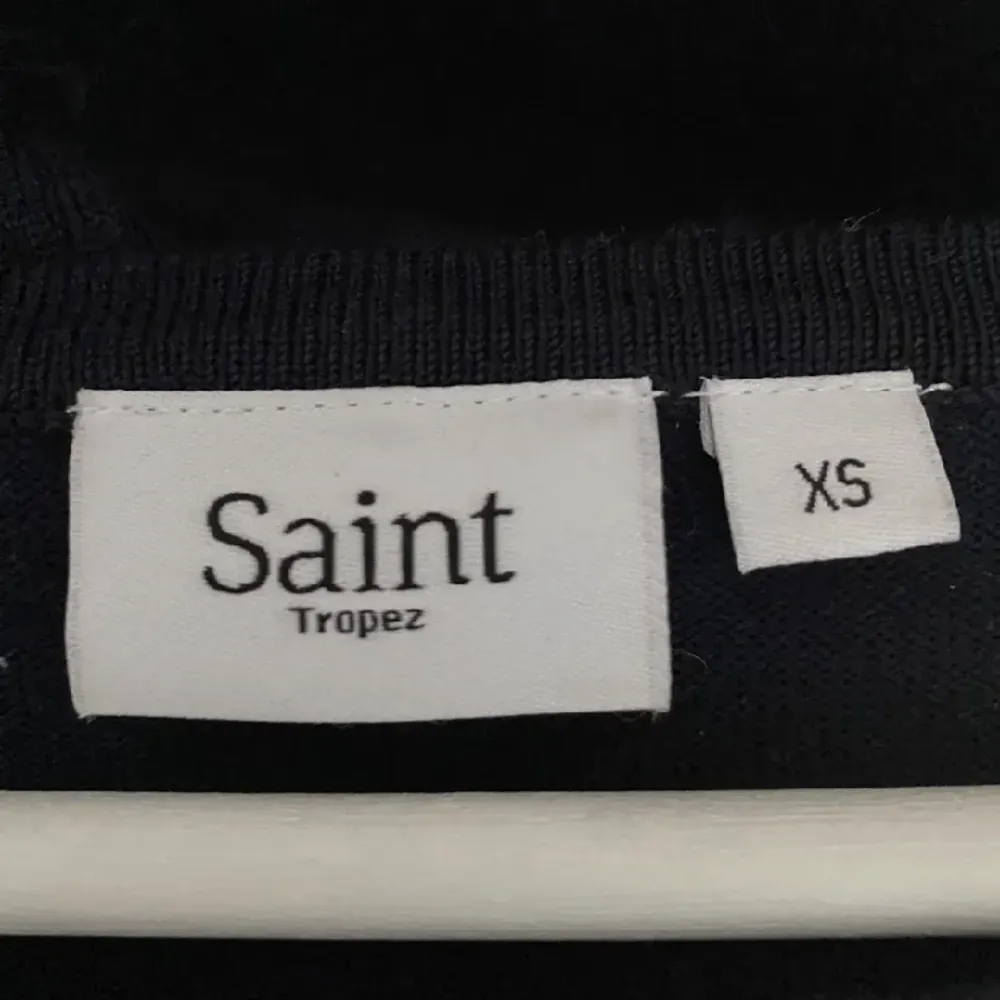 Så snygg Trekvarts ärmd tröja ifrån saint topez . Toppar.