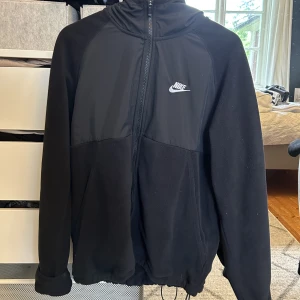 Nike jacka - Knappt använd