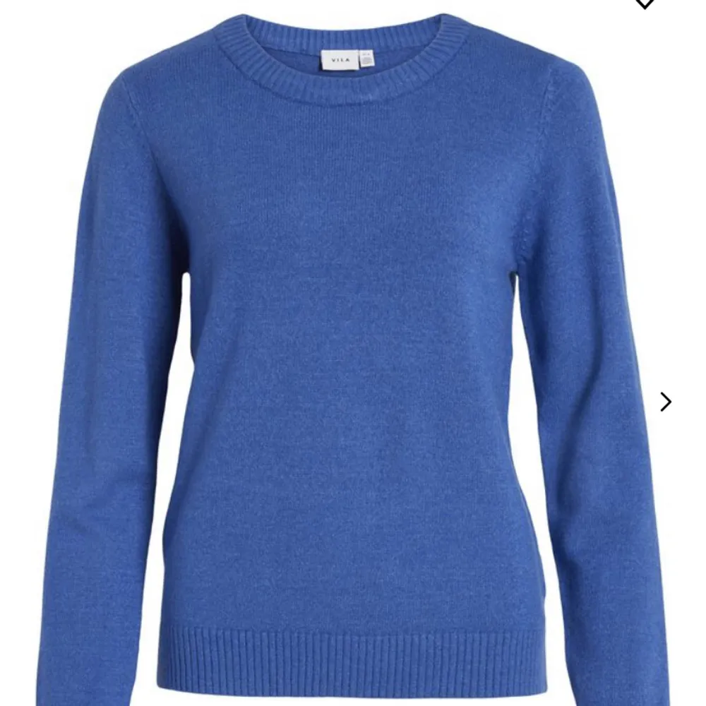 Säljer denna blåa stickade tröja från vila då jag köpte fel storlek. Endast använd en/två gånger och är i nyskick. Nypris 329kr. Stickat.