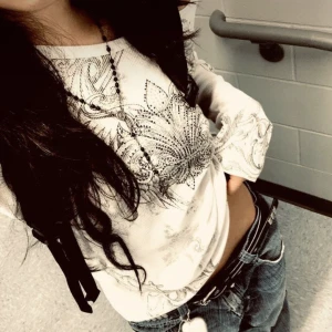 Smycke kors - Ett svart kors smycke i bra skick😸