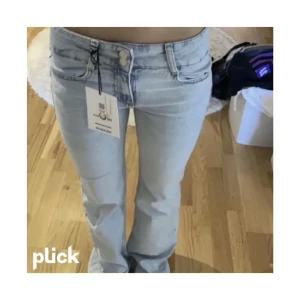 Lågmidjad jeans  - Säljer mina super fina lågmidjade jeans från HM💕