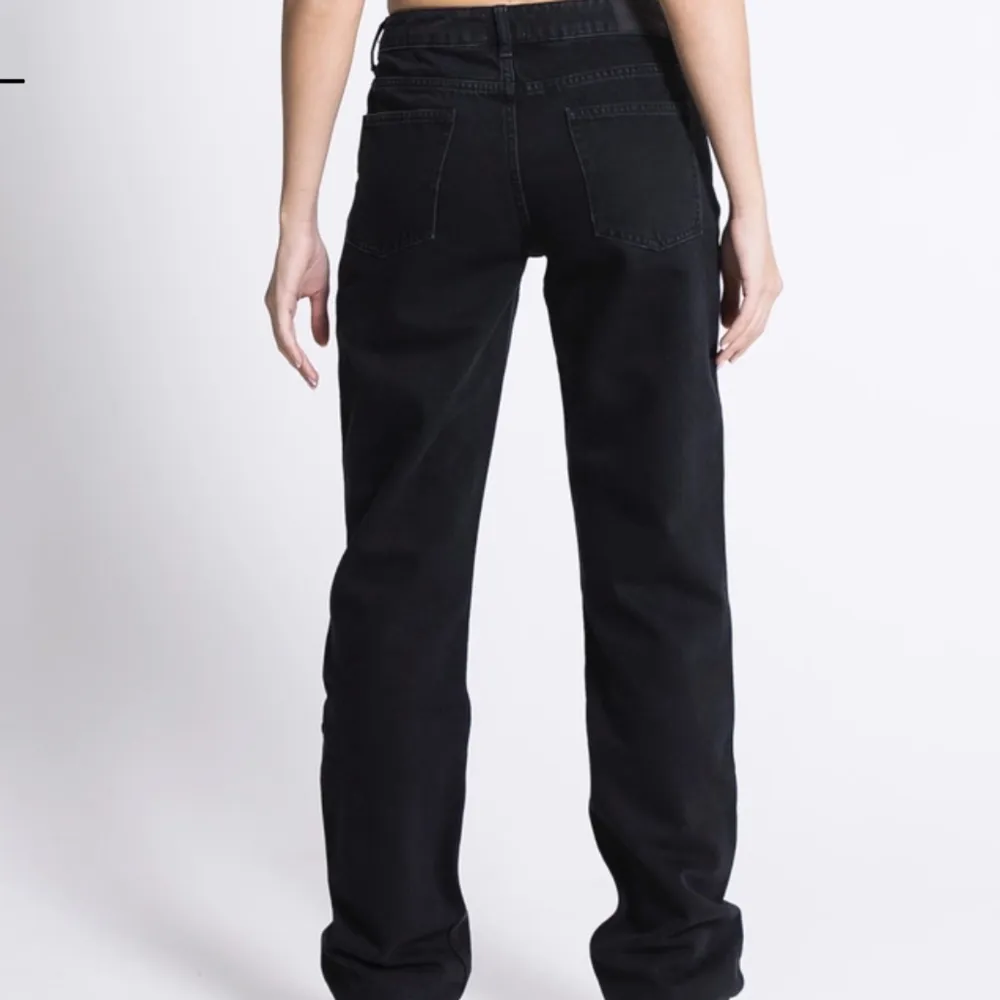 Säljer svarta jeans från lager 157, helt nya kommer inte till användning. Kan fixa mer bilder om de behövs . Jeans & Byxor.