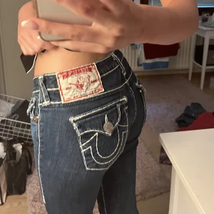 Utsvängda true religion - Köpta på sellpy. Väldigt bra skick. Säljer för jag inte använder 💕