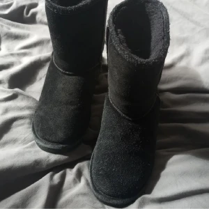 Vinterboots - Jag säljer mina vinterboots som jag inte använder längre, då jag köpt ett par andra. 