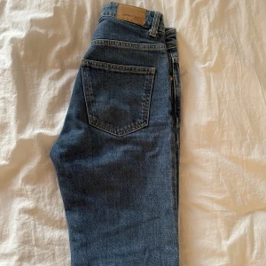 Bootcut jeans  - Bootcut jeans från Gina Tricot, i fint skick. Säljer pga att de blivit för små. Storlek 32, 250kr