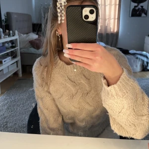 Fin stickad tröja  - Fint skick💗 sällan använd, är som storlek S.