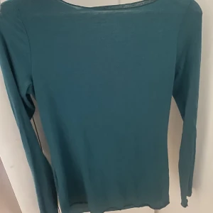 Intimissimi tröja  - Intimissimi tröja använd ungefär  3 gånger, mer åt de gröna hållet! 💚 storlek m
