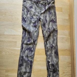 Kamoflagebyxor - Använda en gång. Slim.