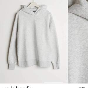 Säljer denna hoodie från gina i xxs. Den är relativt stor i stl skulle säga att den är som xs.