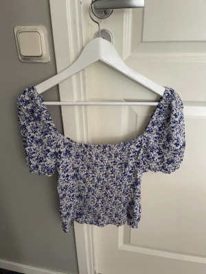 Topp - Använd  Går att knyta fram 