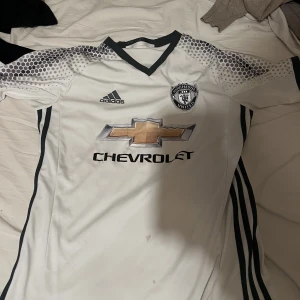 Manchester United original tshirt - Original ny pris c 1800 skick 6/10 två små fläckar som knappt syns