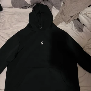 Polo ralphlauren hoddie blå  - Skick 9/10 tyo aldrig andvänt ny pris 1800